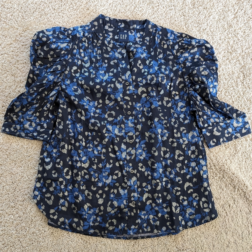 Gap button up top